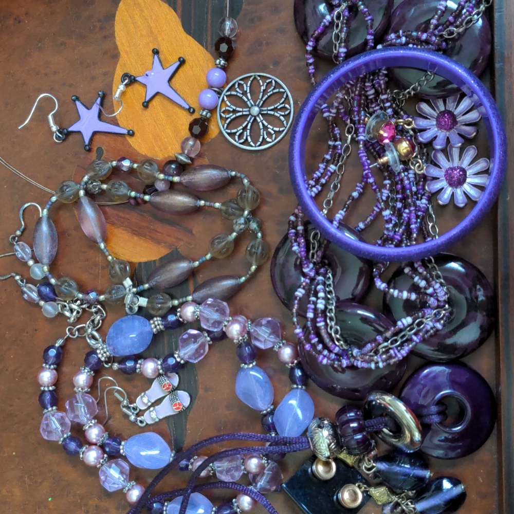 A286 Shades of Purple: Five Purple Necklace Sets